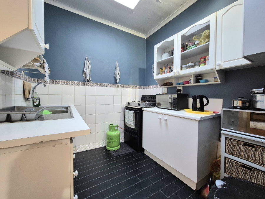4 Bedroom Property for Sale in Wynberg Upper Western Cape